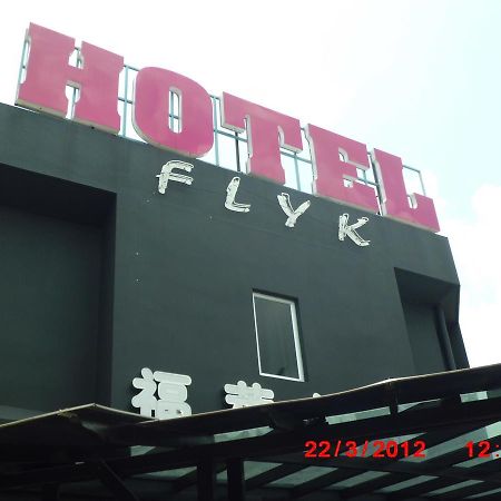 Flyk Hotel Скудай Екстер'єр фото